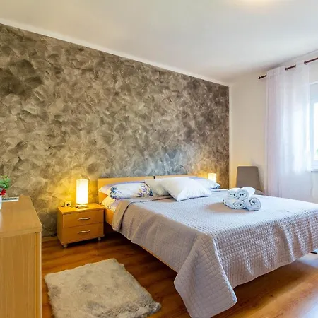 Appartement Chubi 2br Parking Terrace Bbq Vegetable Garden