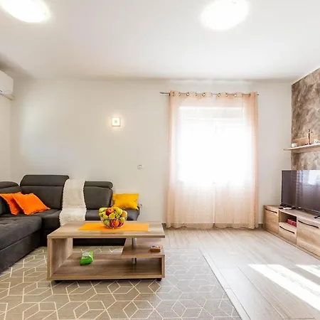 Chubi 2br Parking Terrace Bbq Vegetable Garden Appartement