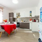 Chubi 2br Parking Terrace Bbq Vegetable Garden 자다르