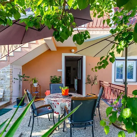 Lägenhet Chubi 2br Parking Terrace Bbq Vegetable Garden Zadar