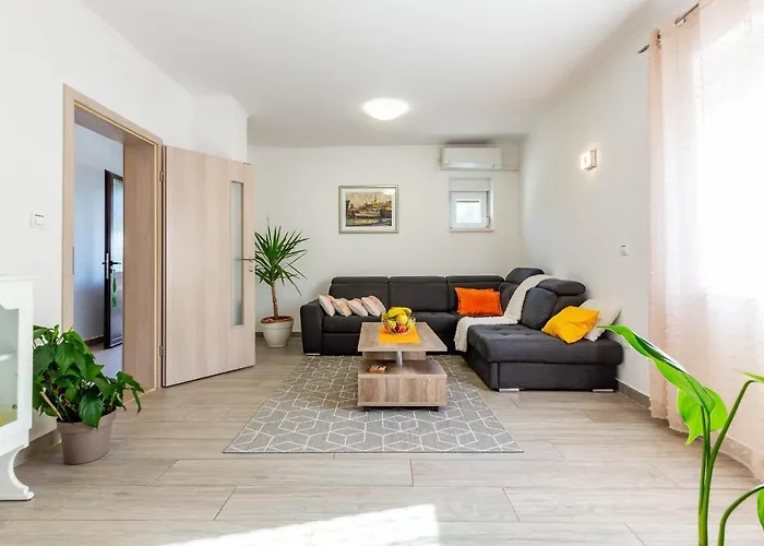 Appartement Chubi 2br Parking Terrace Bbq Vegetable Garden