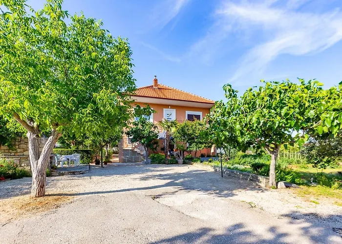 Appartement Chubi 2br Parking Terrace Bbq Vegetable Garden *